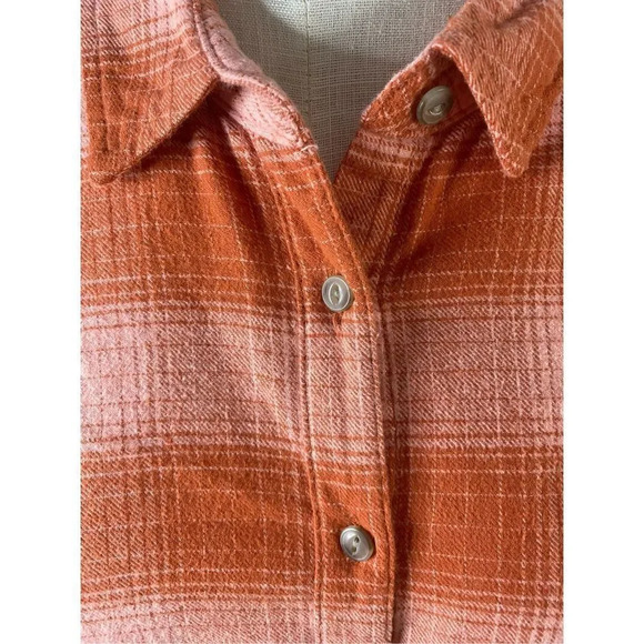 Universal Thread Flannel Shirt Size XL   - Picture 3 of 5